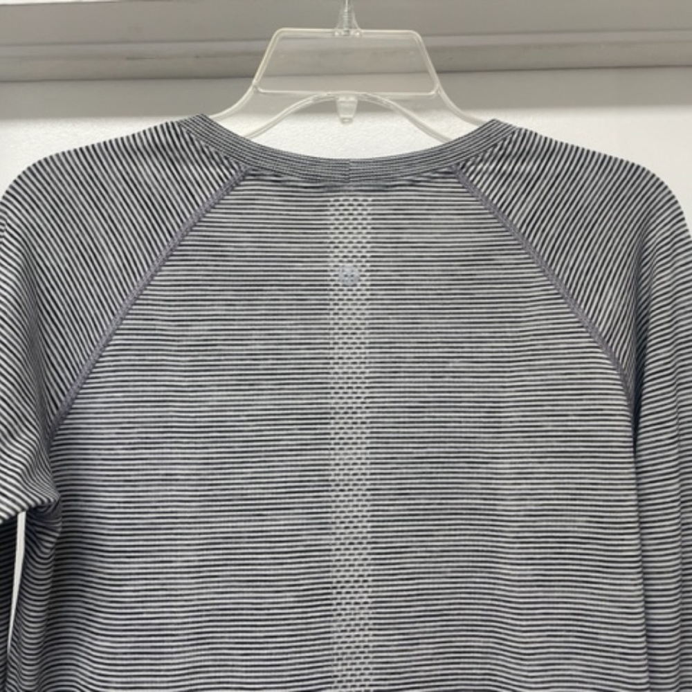 Lululemon Swiftly Tech Long Sleeve 2.0 Tempo Stripe EUC - Picture 10 of 11